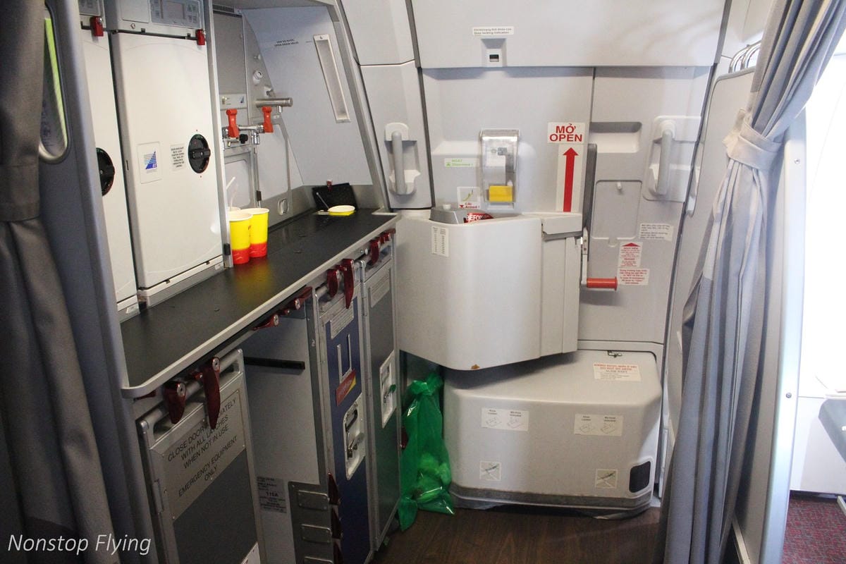 2017.12.16 越捷航空VietJet Air VJ942 河內-台北 SkyBoss飛行記錄 -附餐飲行李、專屬櫃檯、貴賓室、優先禮遇 - 第48張圖 2017.12.16 越捷航空VietJet Air VJ942 河內-台北 SkyBoss飛行記錄 -附餐飲行李、專屬櫃檯、貴賓室、優先禮遇