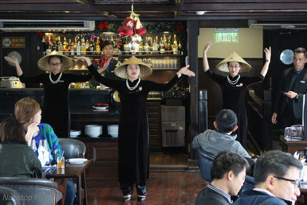 【越南】下龍灣Paradise Luxury Cruise頂級天堂華儷號郵輪兩天一夜 – 豪華陽台房、高級餐點、豐富節目、登島體驗 - 第15張圖 【越南】下龍灣Paradise Luxury Cruise頂級天堂華儷號郵輪兩天一夜 – 豪華陽台房、高級餐點、豐富節目、登島體驗