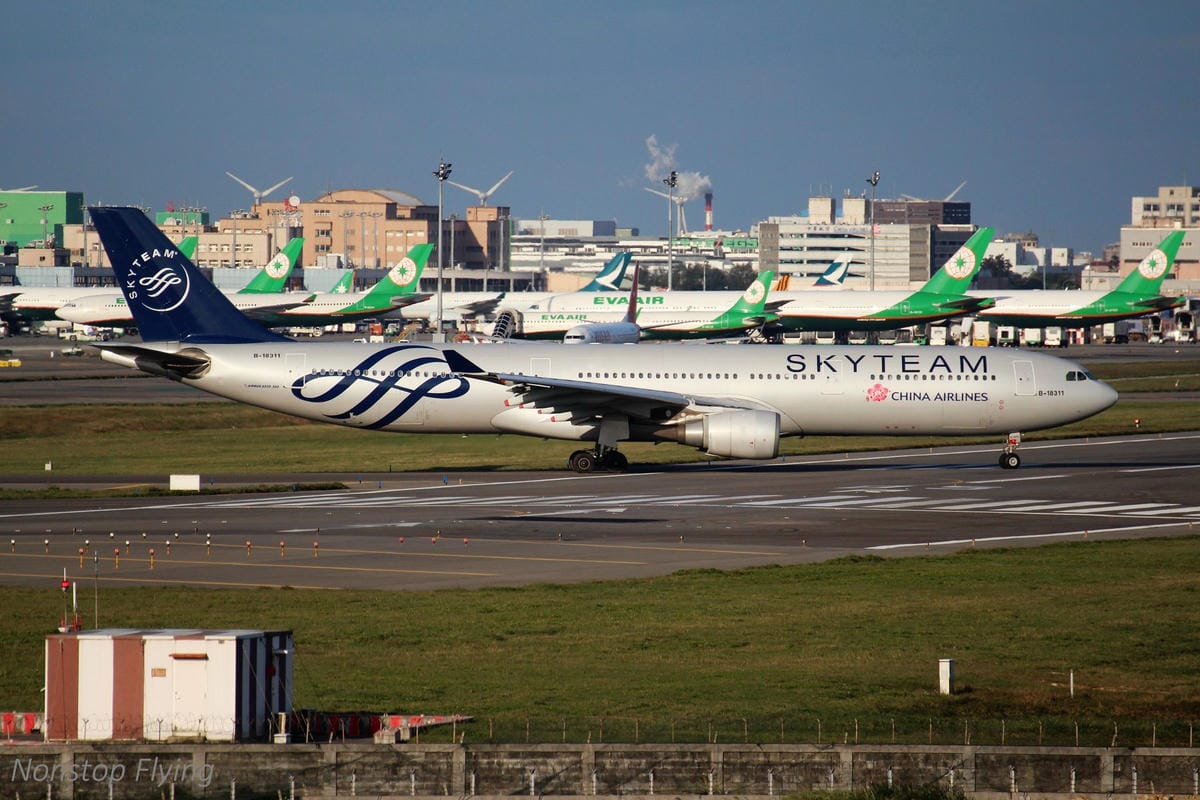 2018.01.13 桃園機場拍飛機記錄(聯絡道+看機機複合式餐廳) - 第120張圖 2018.01.13 桃園機場拍飛機記錄(聯絡道+看機機複合式餐廳)