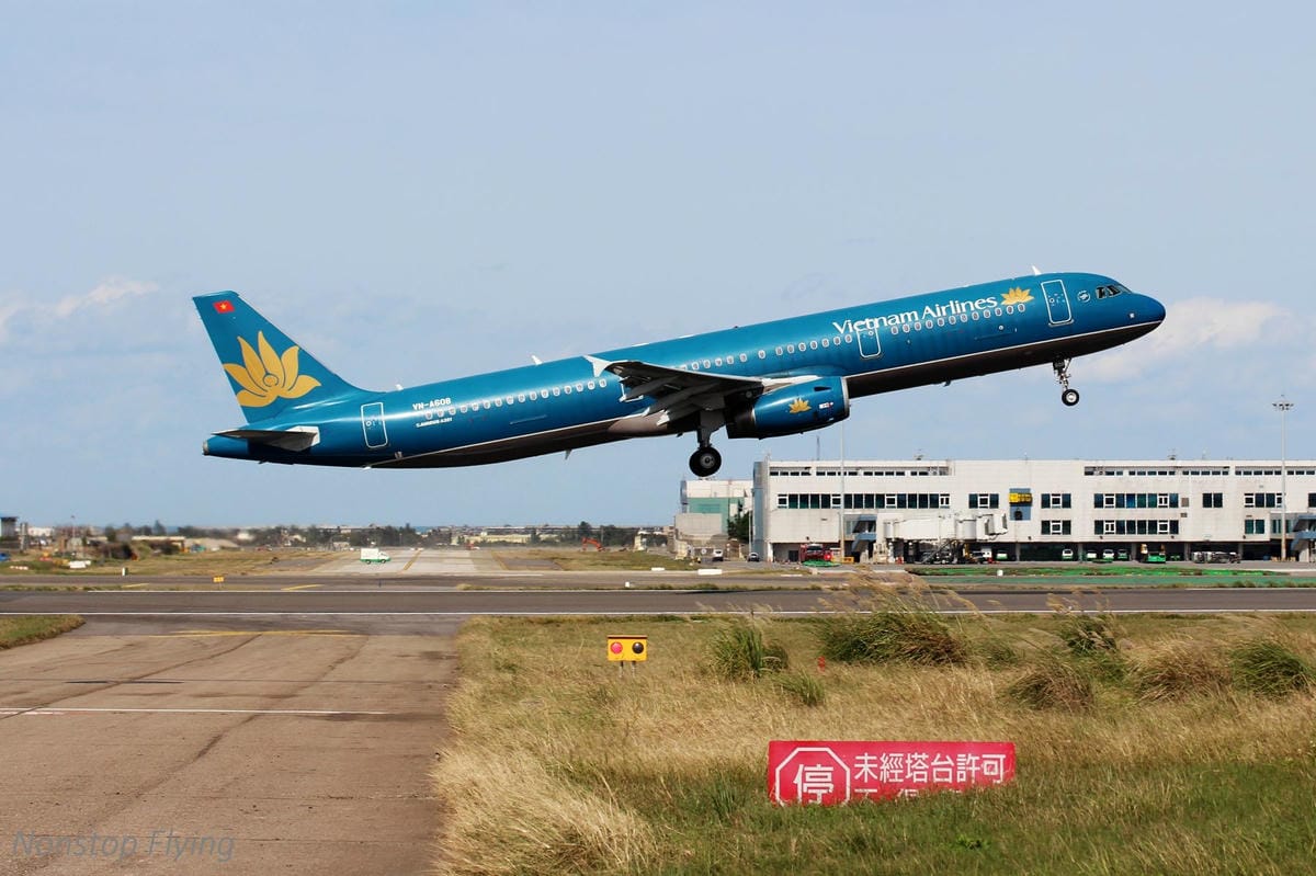 2018.01.13 桃園機場拍飛機記錄(聯絡道+看機機複合式餐廳) - 第10張圖 2018.01.13 桃園機場拍飛機記錄(聯絡道+看機機複合式餐廳)