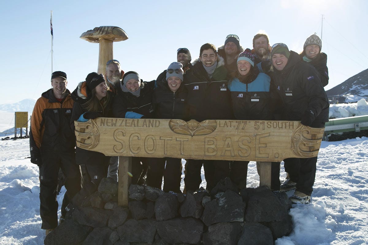 紐西蘭航空發表世界上最「Cool」飛行安全宣導短片 -南極壯麗美景全入鏡! - 第4張圖 紐西蘭航空發表世界上最「Cool」飛行安全宣導短片 -南極壯麗美景全入鏡!