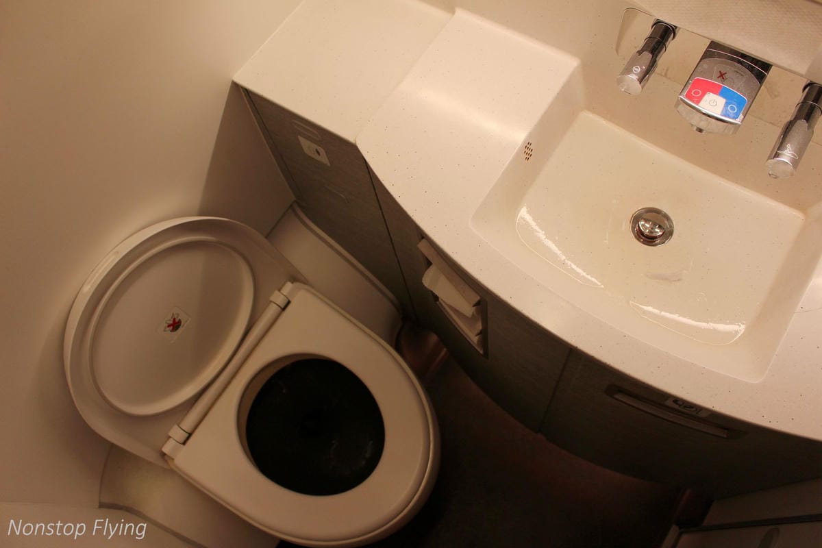 2018.03.08 國泰航空 CX759 香港-新加坡 A350-900飛行記錄 -國泰最新穎機型/完整經濟艙介紹 - 第40張圖 2018.03.08 國泰航空 CX759 香港-新加坡 A350-900飛行記錄 -國泰最新穎機型/完整經濟艙介紹