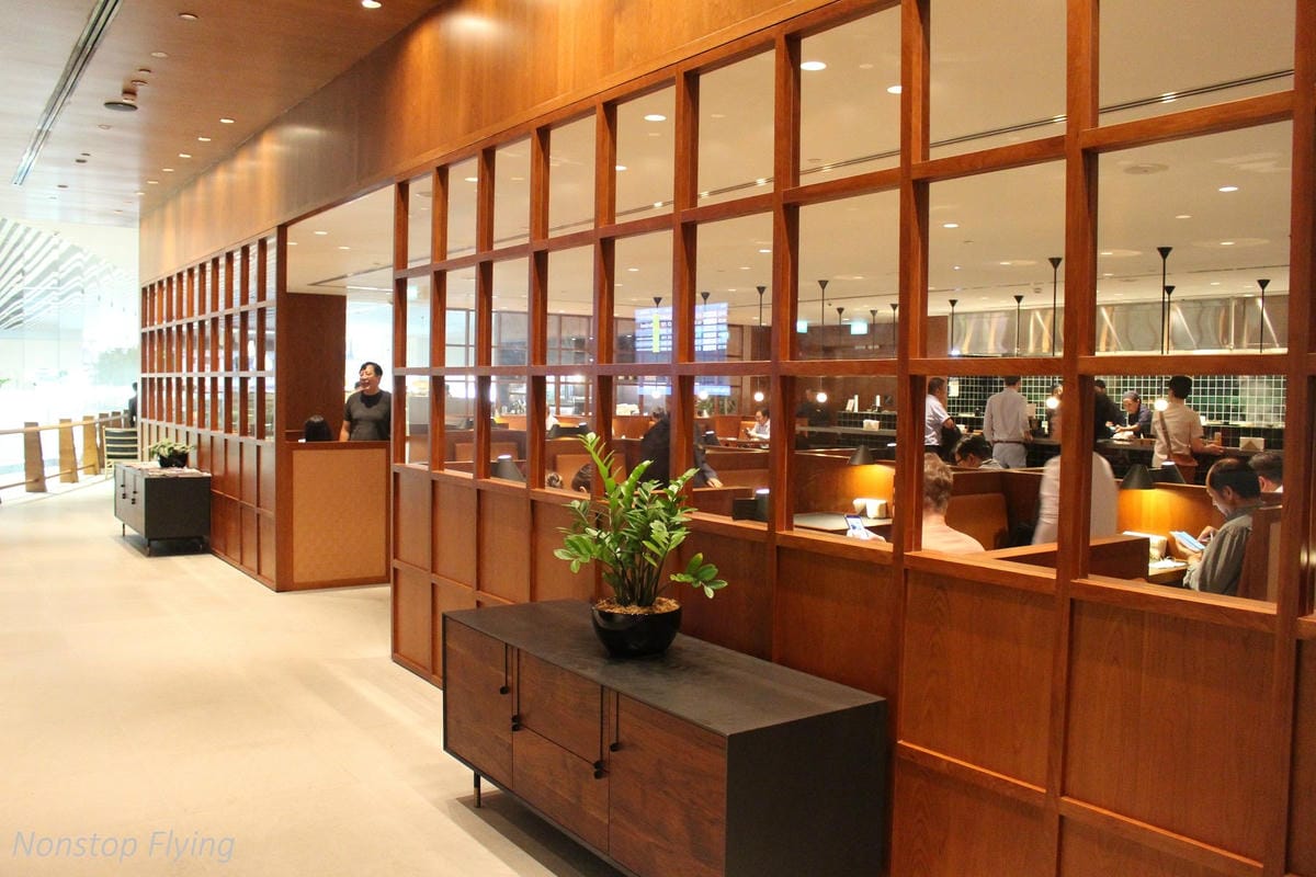 【新加坡】樟宜機場國泰航空貴賓室 -第四航廈全新落成,提供現點南洋/港式料理、酒類茶咖啡各式飲品、舒適座位 - 第5張圖 【新加坡】樟宜機場國泰航空貴賓室 -第四航廈全新落成,提供現點南洋/港式料理、酒類茶咖啡各式飲品、舒適座位
