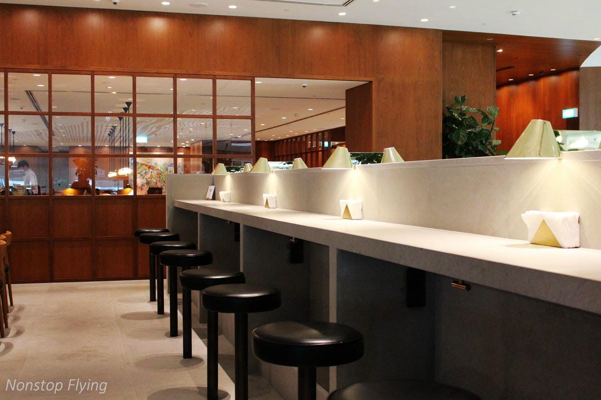 【新加坡】樟宜機場國泰航空貴賓室 -第四航廈全新落成,提供現點南洋/港式料理、酒類茶咖啡各式飲品、舒適座位 - 第8張圖 【新加坡】樟宜機場國泰航空貴賓室 -第四航廈全新落成,提供現點南洋/港式料理、酒類茶咖啡各式飲品、舒適座位
