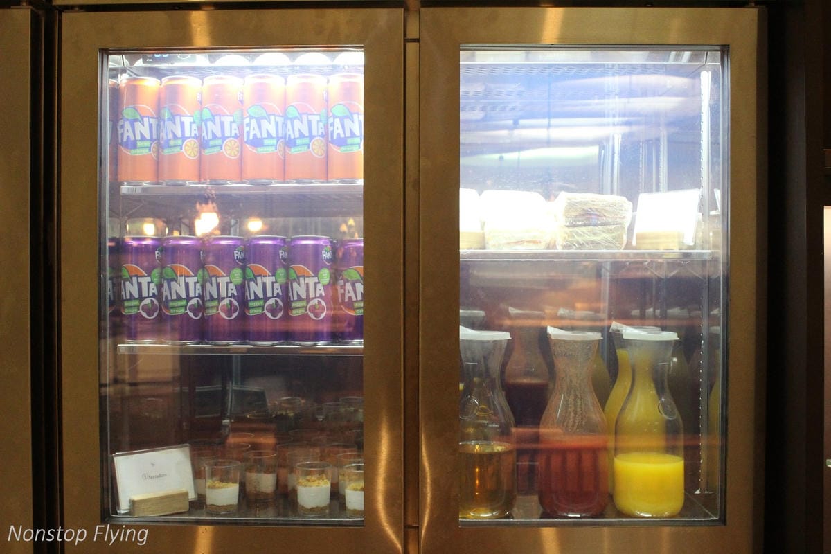 【新加坡】樟宜機場國泰航空貴賓室 -第四航廈全新落成,提供現點南洋/港式料理、酒類茶咖啡各式飲品、舒適座位 - 第30張圖 【新加坡】樟宜機場國泰航空貴賓室 -第四航廈全新落成,提供現點南洋/港式料理、酒類茶咖啡各式飲品、舒適座位