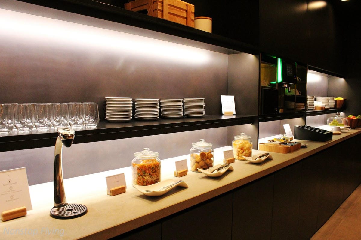 【新加坡】樟宜機場國泰航空貴賓室 -第四航廈全新落成,提供現點南洋/港式料理、酒類茶咖啡各式飲品、舒適座位 - 第31張圖 【新加坡】樟宜機場國泰航空貴賓室 -第四航廈全新落成,提供現點南洋/港式料理、酒類茶咖啡各式飲品、舒適座位