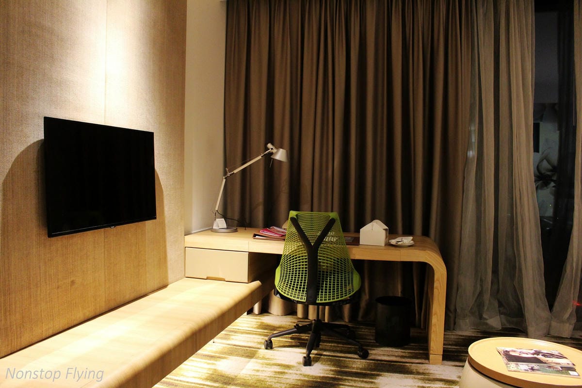 【新加坡住宿】樟宜機場皇冠假日酒店 -全球最佳機場酒店，航空迷超狂夢幻跑道機坪景觀房，過境/機場旅行豪華選擇!