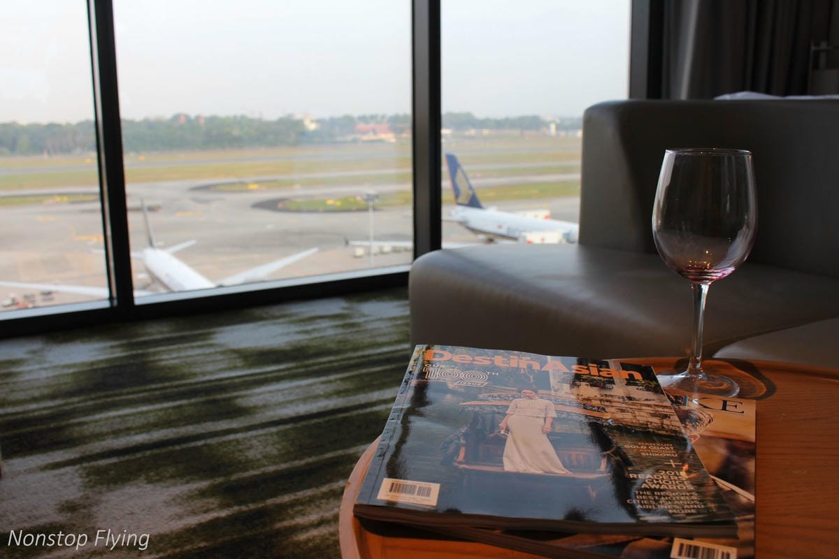 【新加坡住宿】樟宜機場皇冠假日酒店 -全球最佳機場酒店，航空迷超狂夢幻跑道機坪景觀房，過境/機場旅行豪華選擇!