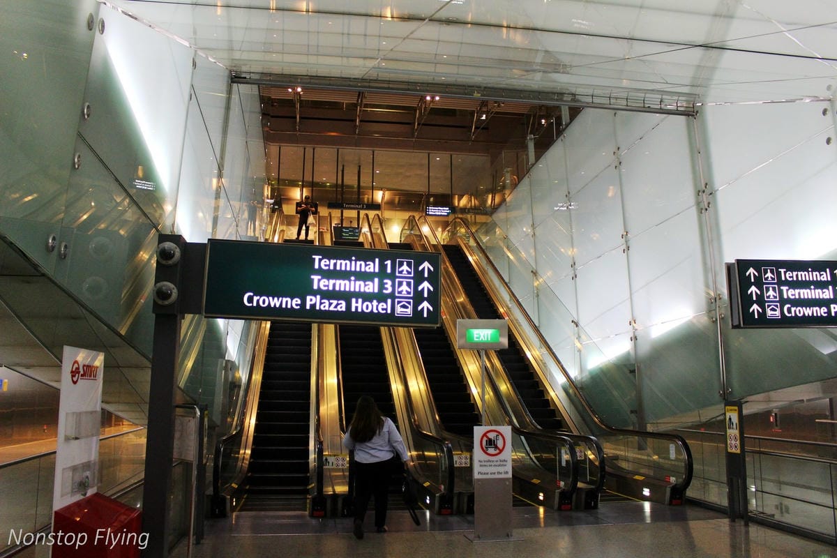 【新加坡住宿】樟宜機場皇冠假日酒店 -全球最佳機場酒店，航空迷超狂夢幻跑道機坪景觀房，過境/機場旅行豪華選擇!