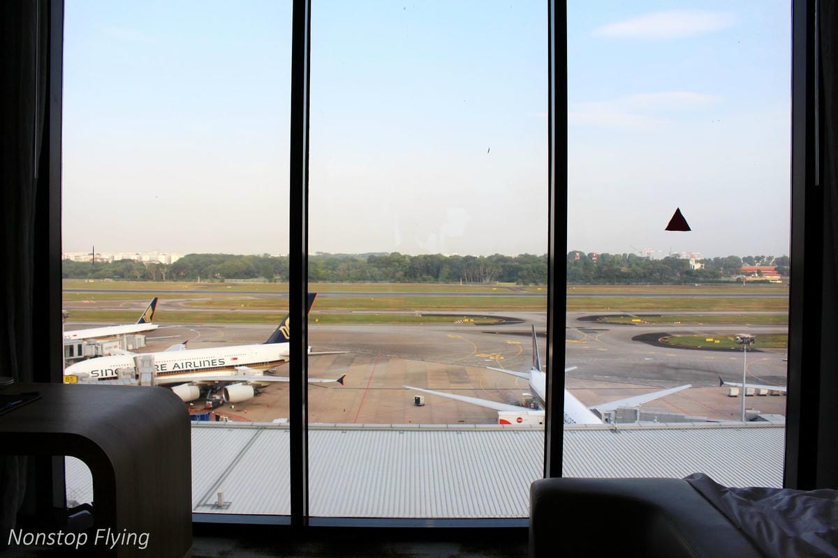 【新加坡住宿】樟宜機場皇冠假日酒店 -全球最佳機場酒店，航空迷超狂夢幻跑道機坪景觀房，過境/機場旅行豪華選擇!