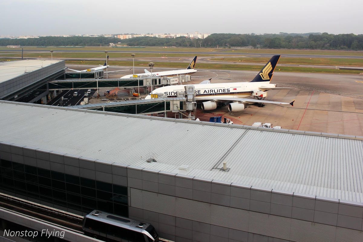 【新加坡住宿】樟宜機場皇冠假日酒店 -全球最佳機場酒店，航空迷超狂夢幻跑道機坪景觀房，過境/機場旅行豪華選擇!