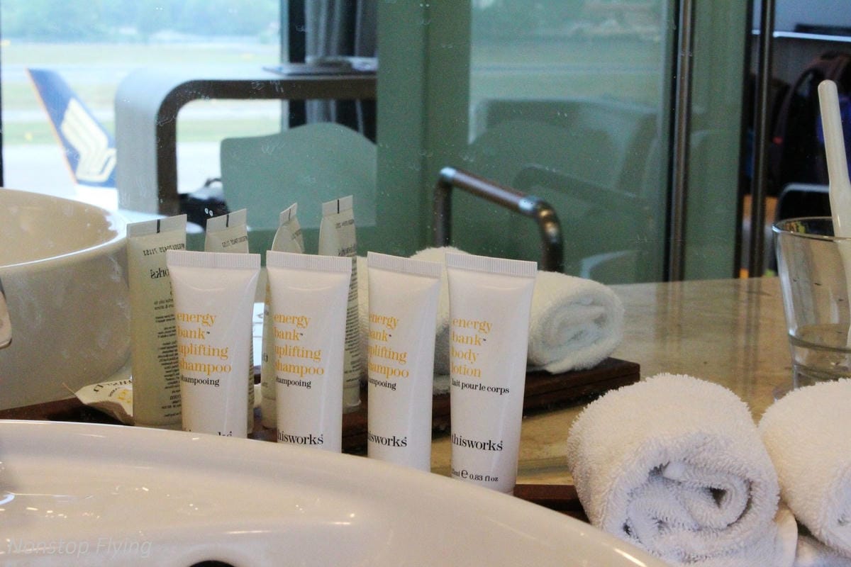 【新加坡住宿】樟宜機場皇冠假日酒店 -全球最佳機場酒店，航空迷超狂夢幻跑道機坪景觀房，過境/機場旅行豪華選擇!