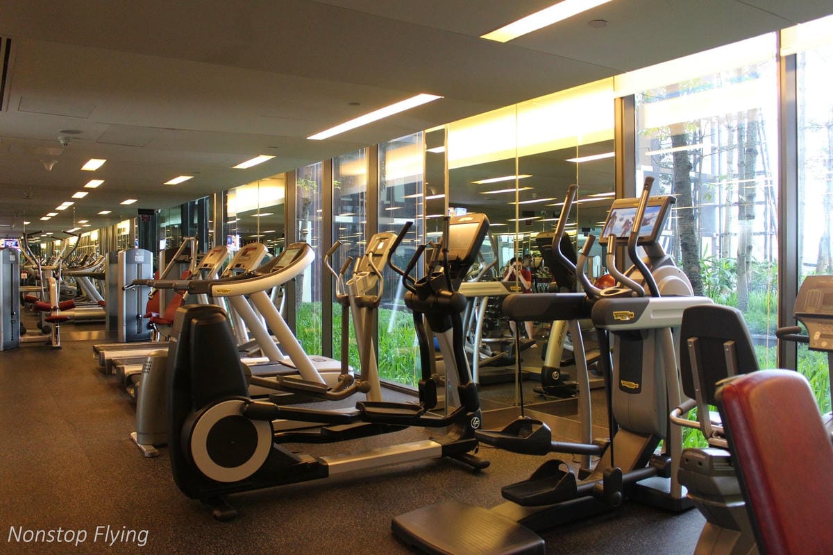 【新加坡住宿】樟宜機場皇冠假日酒店 -全球最佳機場酒店，航空迷超狂夢幻跑道機坪景觀房，過境/機場旅行豪華選擇!