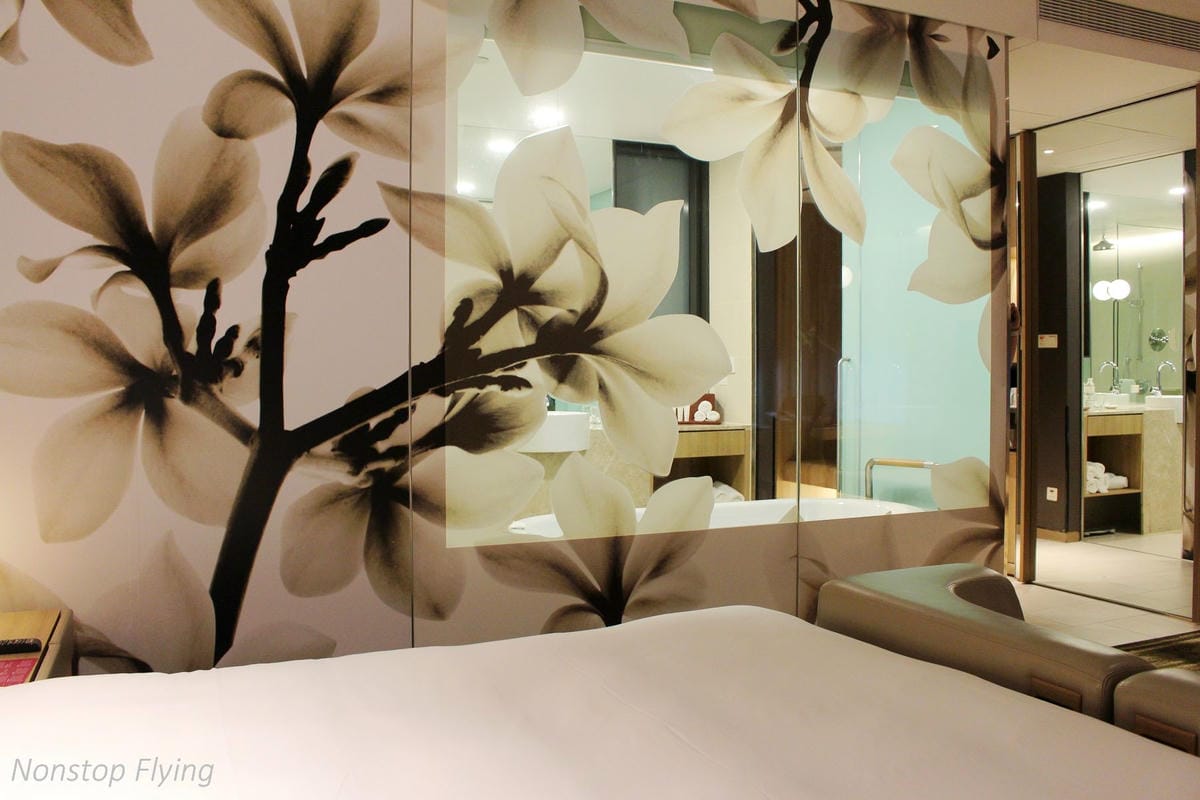 【新加坡住宿】樟宜機場皇冠假日酒店 -全球最佳機場酒店，航空迷超狂夢幻跑道機坪景觀房，過境/機場旅行豪華選擇!