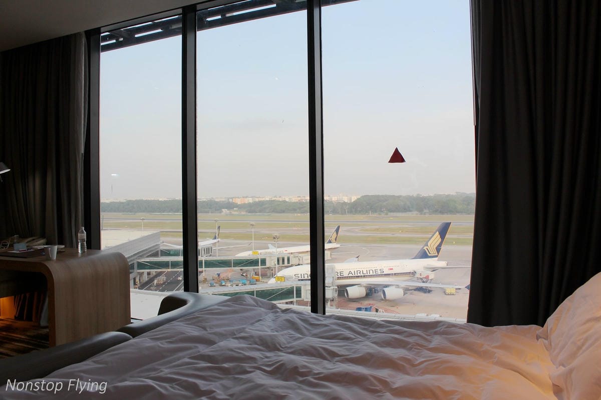 【新加坡住宿】樟宜機場皇冠假日酒店 -全球最佳機場酒店，航空迷超狂夢幻跑道機坪景觀房，過境/機場旅行豪華選擇!