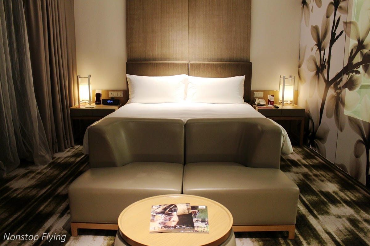 【新加坡住宿】樟宜機場皇冠假日酒店 -全球最佳機場酒店，航空迷超狂夢幻跑道機坪景觀房，過境/機場旅行豪華選擇!
