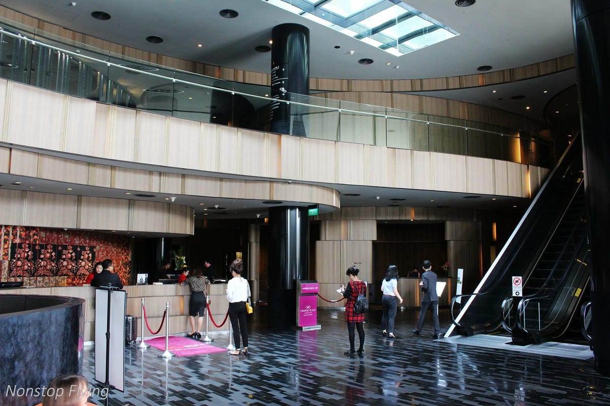 【新加坡住宿】樟宜機場皇冠假日酒店 -全球最佳機場酒店，航空迷超狂夢幻跑道機坪景觀房，過境/機場旅行豪華選擇!