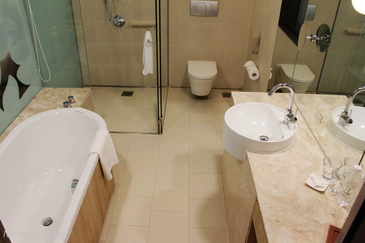 【新加坡住宿】樟宜機場皇冠假日酒店 -全球最佳機場酒店，航空迷超狂夢幻跑道機坪景觀房，過境/機場旅行豪華選擇!