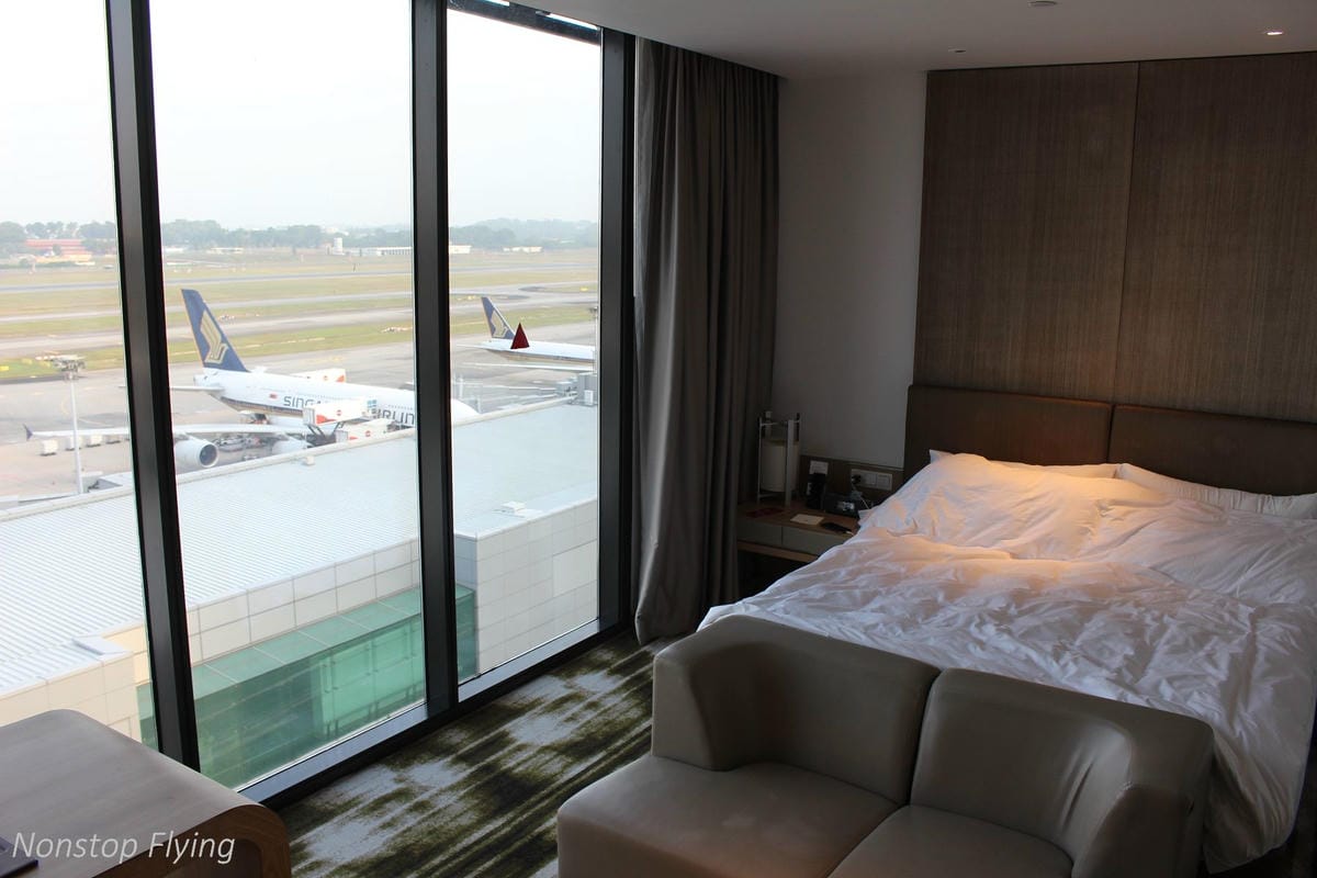 【新加坡住宿】樟宜機場皇冠假日酒店 -全球最佳機場酒店，航空迷超狂夢幻跑道機坪景觀房，過境/機場旅行豪華選擇!