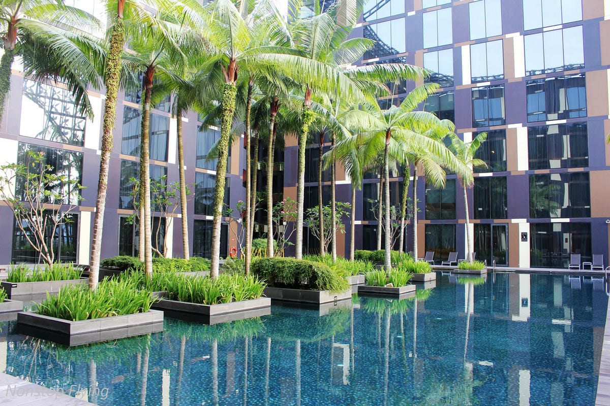 【新加坡住宿】樟宜機場皇冠假日酒店 -全球最佳機場酒店，航空迷超狂夢幻跑道機坪景觀房，過境/機場旅行豪華選擇!