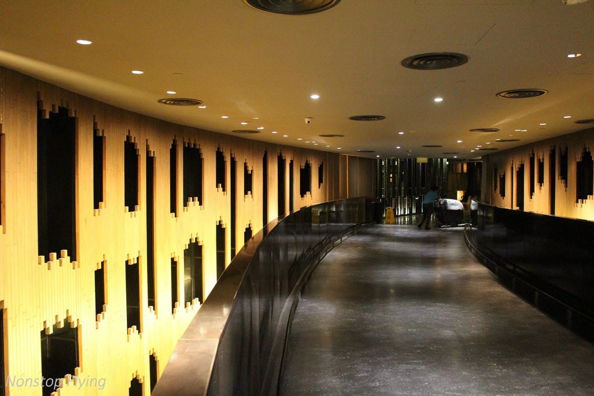 【新加坡住宿】樟宜機場皇冠假日酒店 -全球最佳機場酒店，航空迷超狂夢幻跑道機坪景觀房，過境/機場旅行豪華選擇!