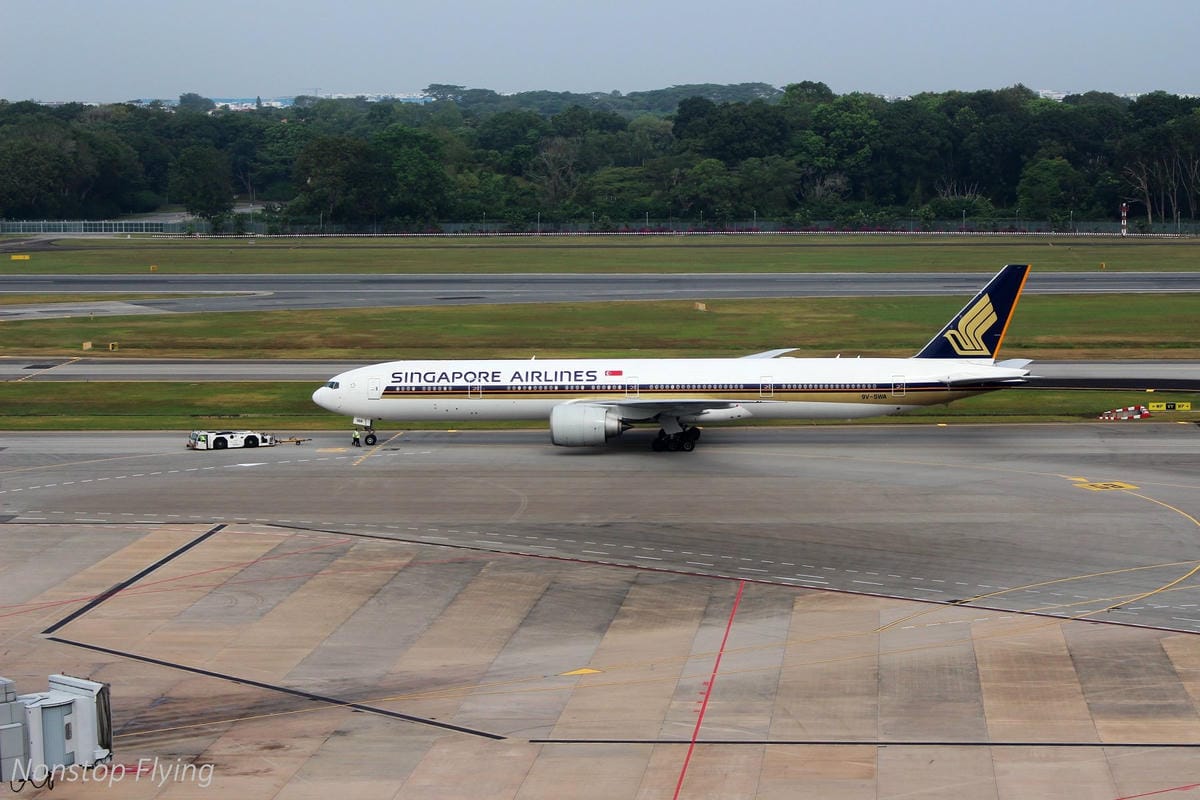 【新加坡住宿】樟宜機場皇冠假日酒店 -全球最佳機場酒店，航空迷超狂夢幻跑道機坪景觀房，過境/機場旅行豪華選擇!