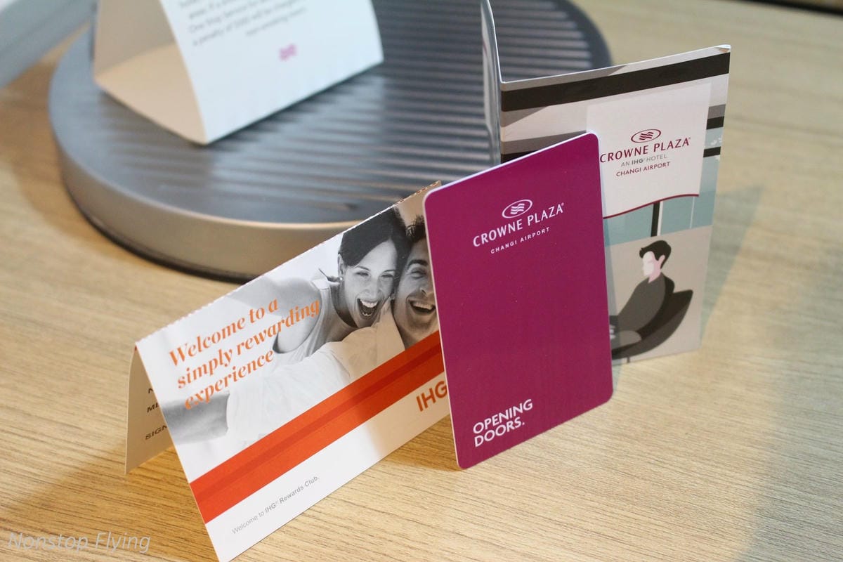 【新加坡住宿】樟宜機場皇冠假日酒店 -全球最佳機場酒店，航空迷超狂夢幻跑道機坪景觀房，過境/機場旅行豪華選擇!