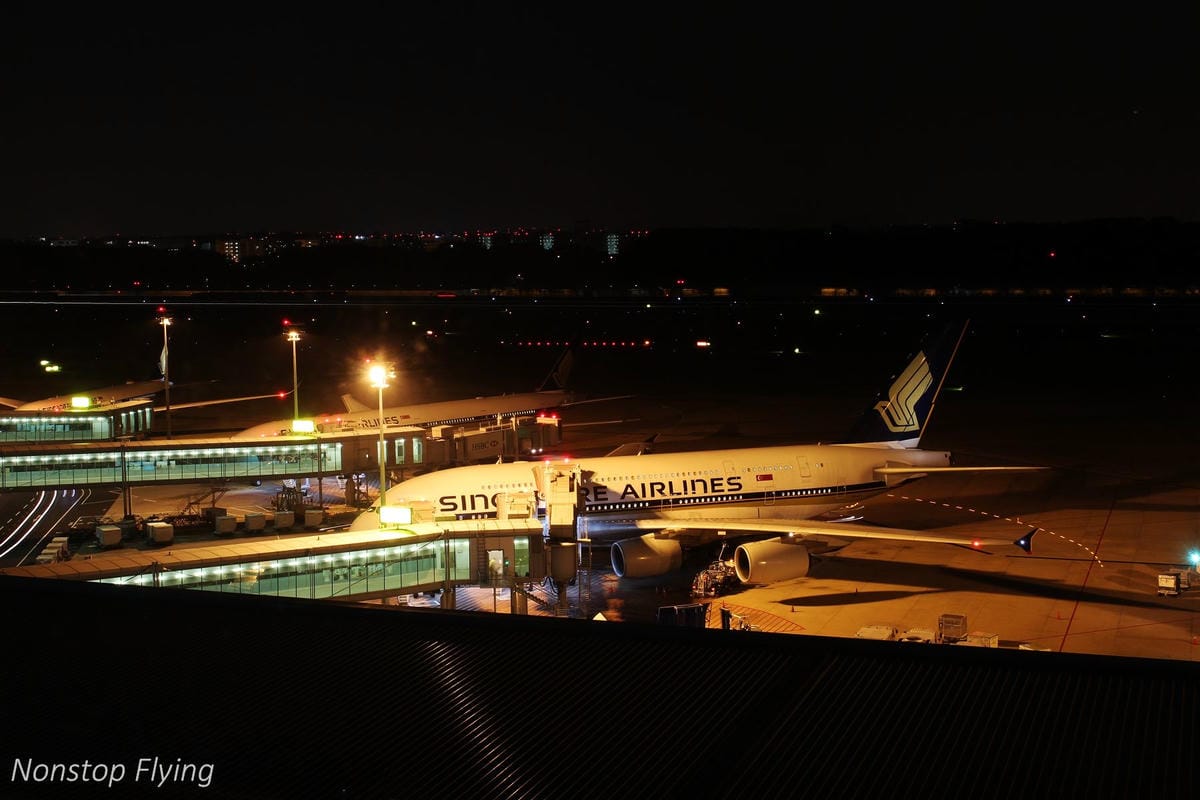 【新加坡住宿】樟宜機場皇冠假日酒店 -全球最佳機場酒店，航空迷超狂夢幻跑道機坪景觀房，過境/機場旅行豪華選擇!