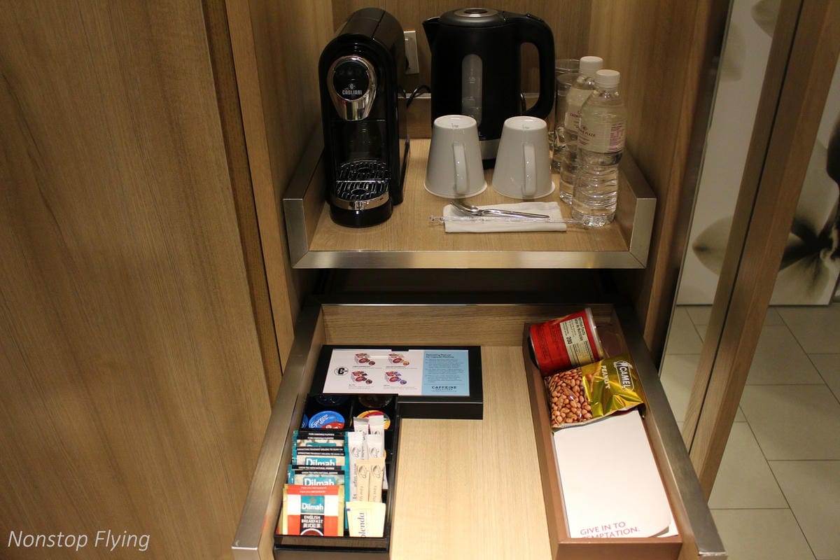 【新加坡住宿】樟宜機場皇冠假日酒店 -全球最佳機場酒店，航空迷超狂夢幻跑道機坪景觀房，過境/機場旅行豪華選擇!