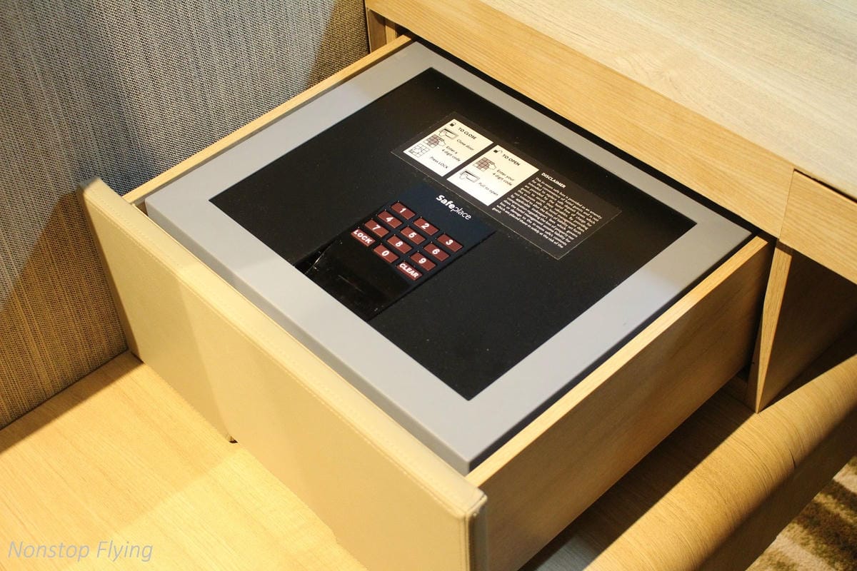 【新加坡住宿】樟宜機場皇冠假日酒店 -全球最佳機場酒店，航空迷超狂夢幻跑道機坪景觀房，過境/機場旅行豪華選擇!