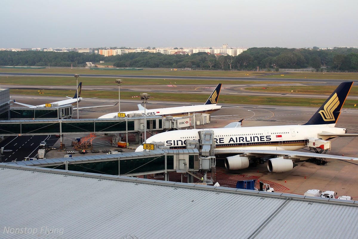 【新加坡住宿】樟宜機場皇冠假日酒店 -全球最佳機場酒店，航空迷超狂夢幻跑道機坪景觀房，過境/機場旅行豪華選擇!