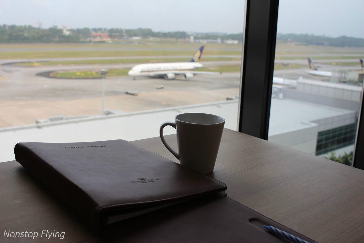 【新加坡住宿】樟宜機場皇冠假日酒店 -全球最佳機場酒店，航空迷超狂夢幻跑道機坪景觀房，過境/機場旅行豪華選擇!