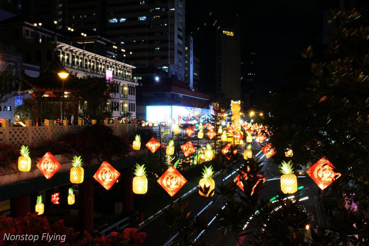 【新加坡食旅】舊機場路美食中心、牛車水春節燈海、發起人肉骨茶、亞坤咖椰吐司
