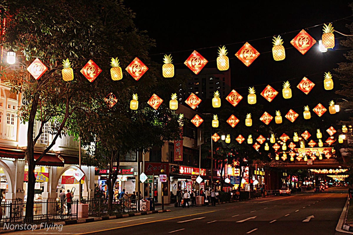 【新加坡食旅】舊機場路美食中心、牛車水春節燈海、發起人肉骨茶、亞坤咖椰吐司