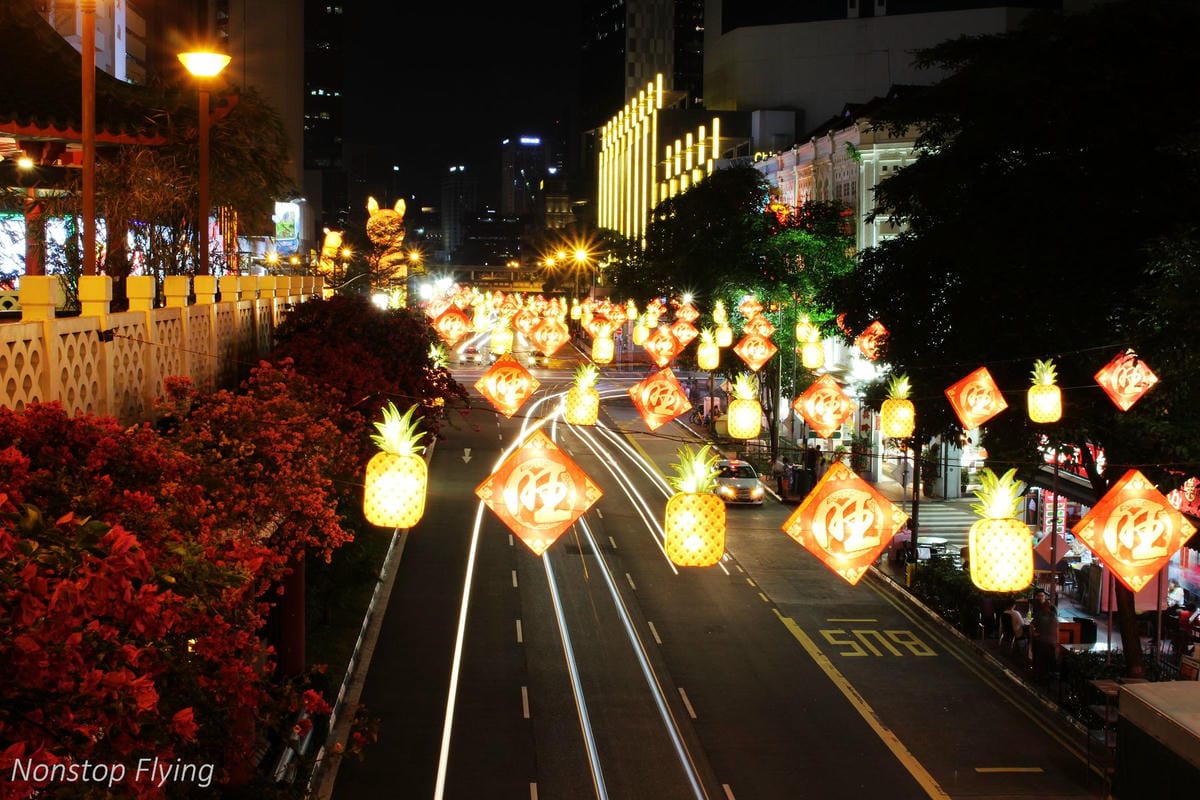 【新加坡食旅】舊機場路美食中心、牛車水春節燈海、發起人肉骨茶、亞坤咖椰吐司