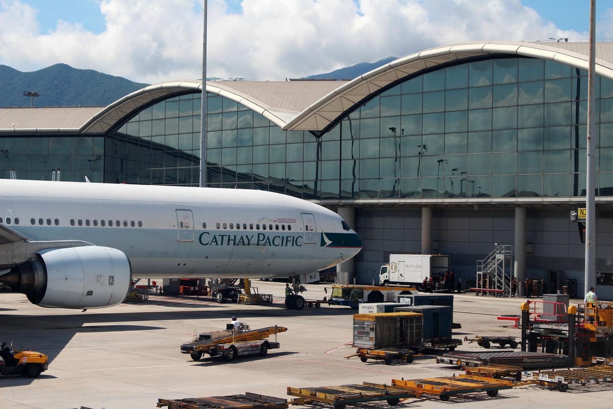 2018.05.16 長榮航空 BR851 台北-香港 777-300ER(豪華經濟艙座位)飛行記錄 - 第47張圖 2018.05.16 長榮航空 BR851 台北-香港 777-300ER(豪華經濟艙座位)飛行記錄