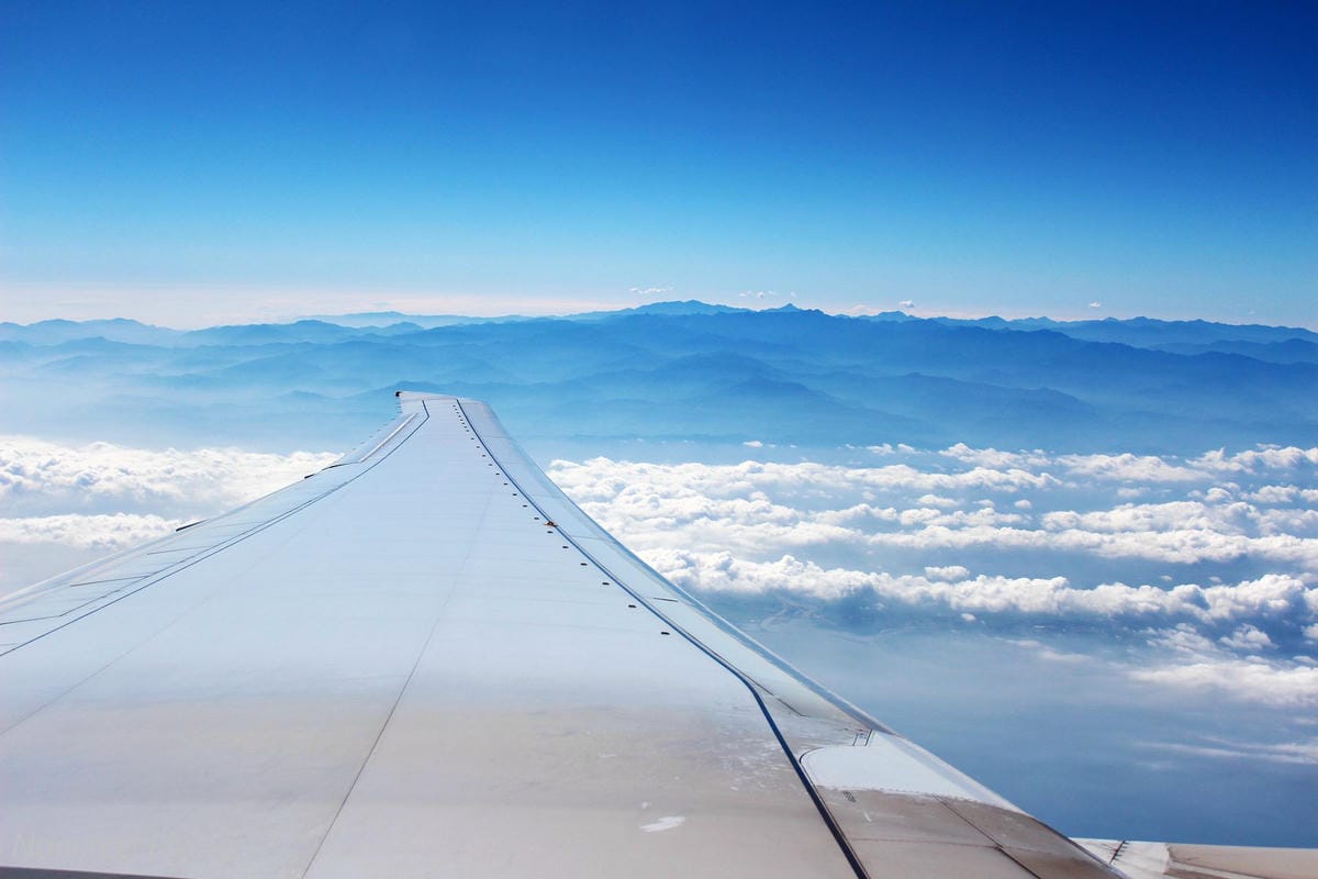 2018.05.16 長榮航空 BR851 台北-香港 777-300ER(豪華經濟艙座位)飛行記錄 - 第30張圖 2018.05.16 長榮航空 BR851 台北-香港 777-300ER(豪華經濟艙座位)飛行記錄