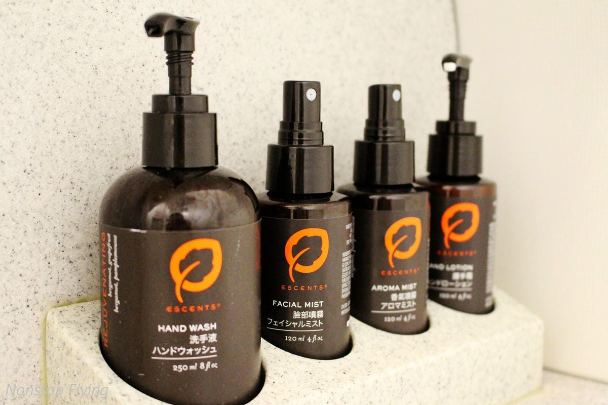 2018.05.16 長榮航空 BR851 台北-香港 777-300ER(豪華經濟艙座位)飛行記錄 - 第37張圖 2018.05.16 長榮航空 BR851 台北-香港 777-300ER(豪華經濟艙座位)飛行記錄