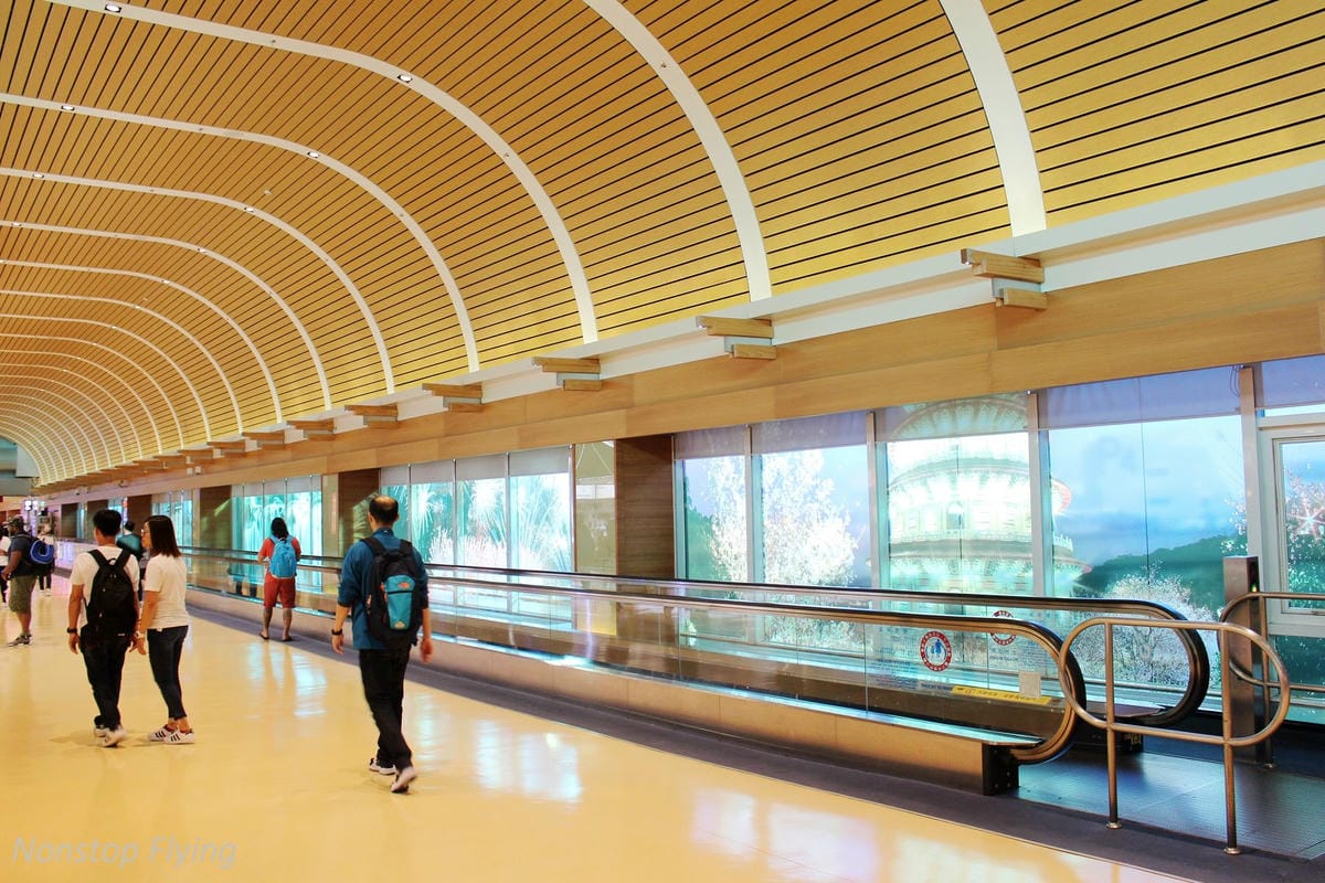 2018.05.16 長榮航空 BR851 台北-香港 777-300ER(豪華經濟艙座位)飛行記錄