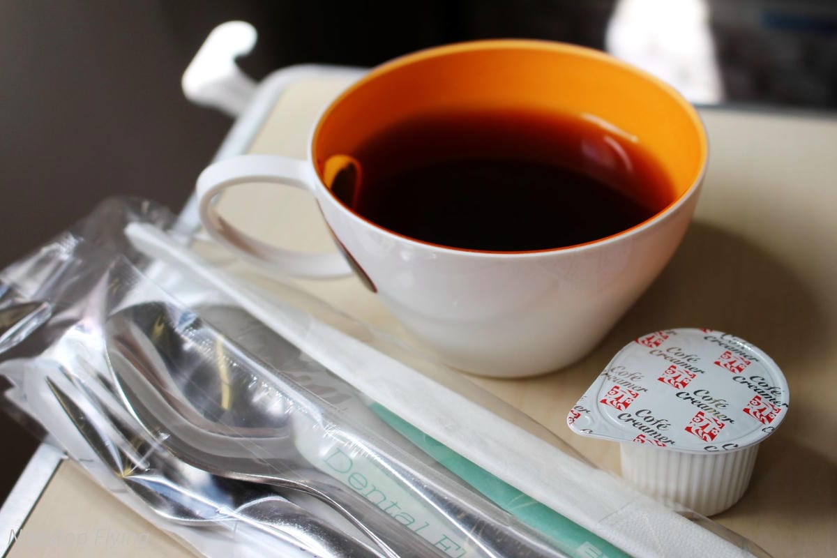 2018.05.16 長榮航空 BR851 台北-香港 777-300ER(豪華經濟艙座位)飛行記錄 - 第35張圖 2018.05.16 長榮航空 BR851 台北-香港 777-300ER(豪華經濟艙座位)飛行記錄