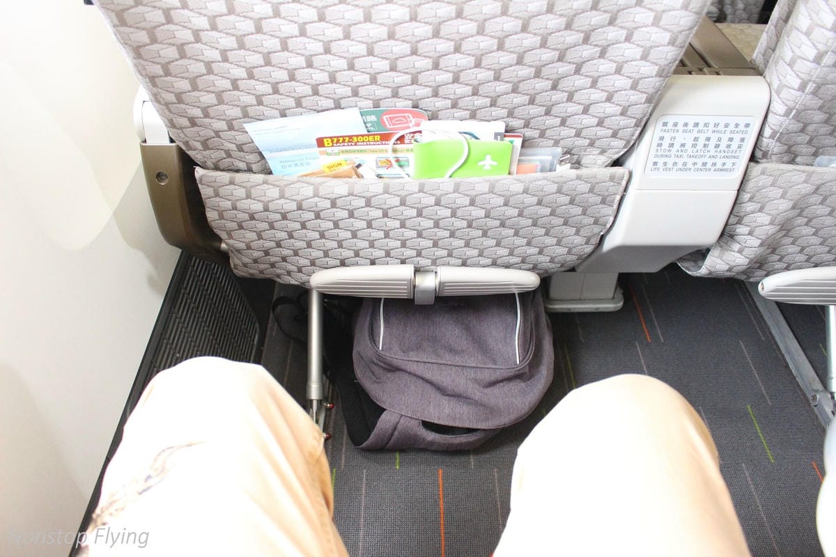 2018.05.16 長榮航空 BR851 台北-香港 777-300ER(豪華經濟艙座位)飛行記錄 - 第16張圖 2018.05.16 長榮航空 BR851 台北-香港 777-300ER(豪華經濟艙座位)飛行記錄