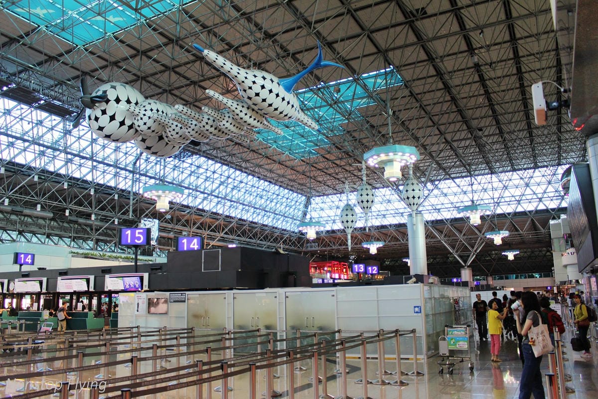 2018.05.16 長榮航空 BR851 台北-香港 777-300ER(豪華經濟艙座位)飛行記錄 - 第3張圖 2018.05.16 長榮航空 BR851 台北-香港 777-300ER(豪華經濟艙座位)飛行記錄