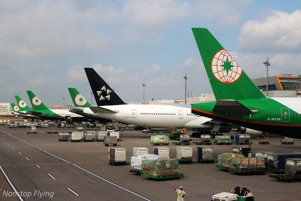 2018.05.16 長榮航空 BR851 台北-香港 777-300ER(豪華經濟艙座位)飛行記錄 - 第22張圖 2018.05.16 長榮航空 BR851 台北-香港 777-300ER(豪華經濟艙座位)飛行記錄