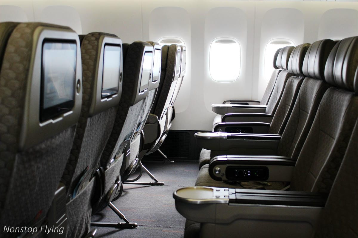 2018.05.16 長榮航空 BR851 台北-香港 777-300ER(豪華經濟艙座位)飛行記錄 - 第12張圖 2018.05.16 長榮航空 BR851 台北-香港 777-300ER(豪華經濟艙座位)飛行記錄