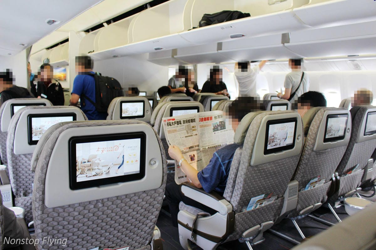 2018.05.16 長榮航空 BR851 台北-香港 777-300ER(豪華經濟艙座位)飛行記錄 - 第15張圖 2018.05.16 長榮航空 BR851 台北-香港 777-300ER(豪華經濟艙座位)飛行記錄