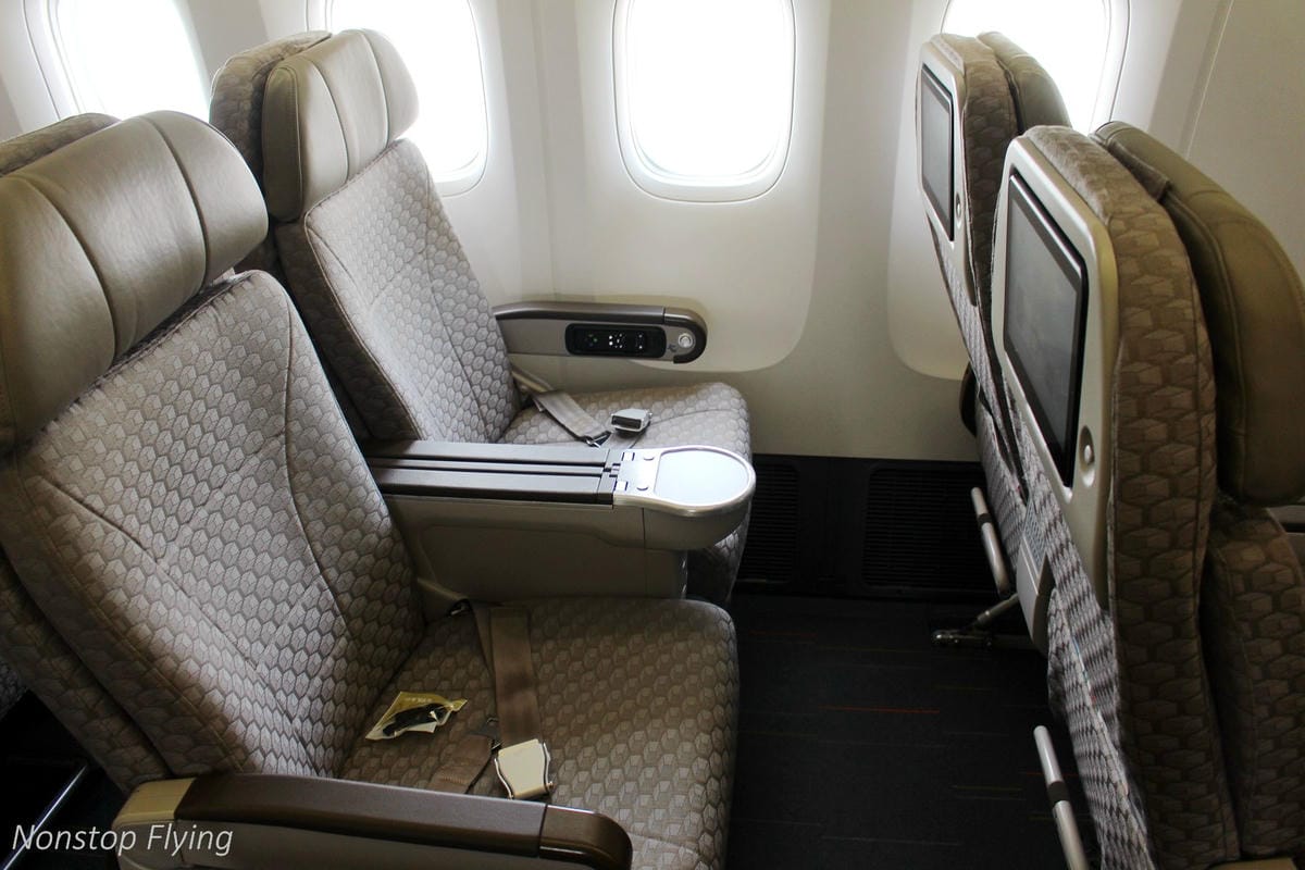 2018.05.16 長榮航空 BR851 台北-香港 777-300ER(豪華經濟艙座位)飛行記錄 - 第11張圖 2018.05.16 長榮航空 BR851 台北-香港 777-300ER(豪華經濟艙座位)飛行記錄