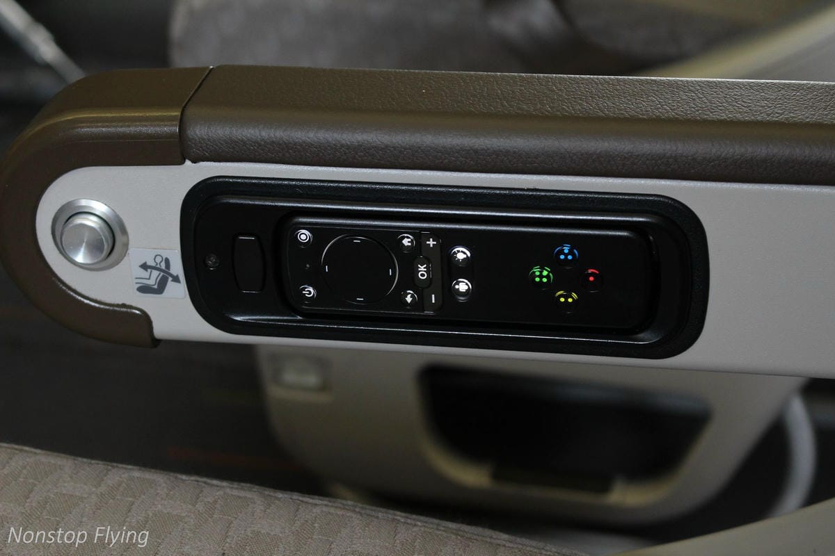 2018.05.16 長榮航空 BR851 台北-香港 777-300ER(豪華經濟艙座位)飛行記錄 - 第17張圖 2018.05.16 長榮航空 BR851 台北-香港 777-300ER(豪華經濟艙座位)飛行記錄