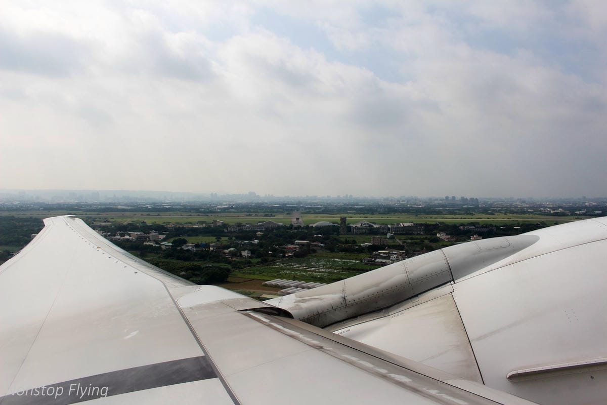 2018.05.16 長榮航空 BR851 台北-香港 777-300ER(豪華經濟艙座位)飛行記錄 - 第28張圖 2018.05.16 長榮航空 BR851 台北-香港 777-300ER(豪華經濟艙座位)飛行記錄