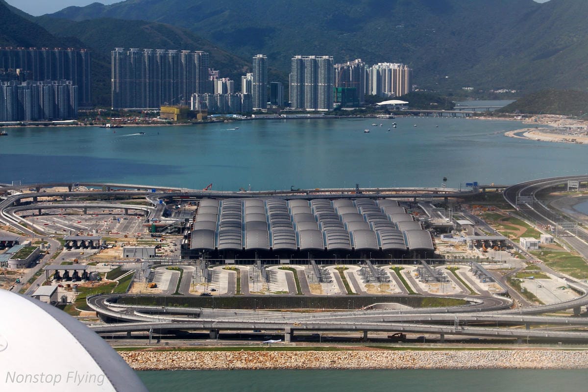 2018.05.16 長榮航空 BR851 台北-香港 777-300ER(豪華經濟艙座位)飛行記錄 - 第43張圖 2018.05.16 長榮航空 BR851 台北-香港 777-300ER(豪華經濟艙座位)飛行記錄