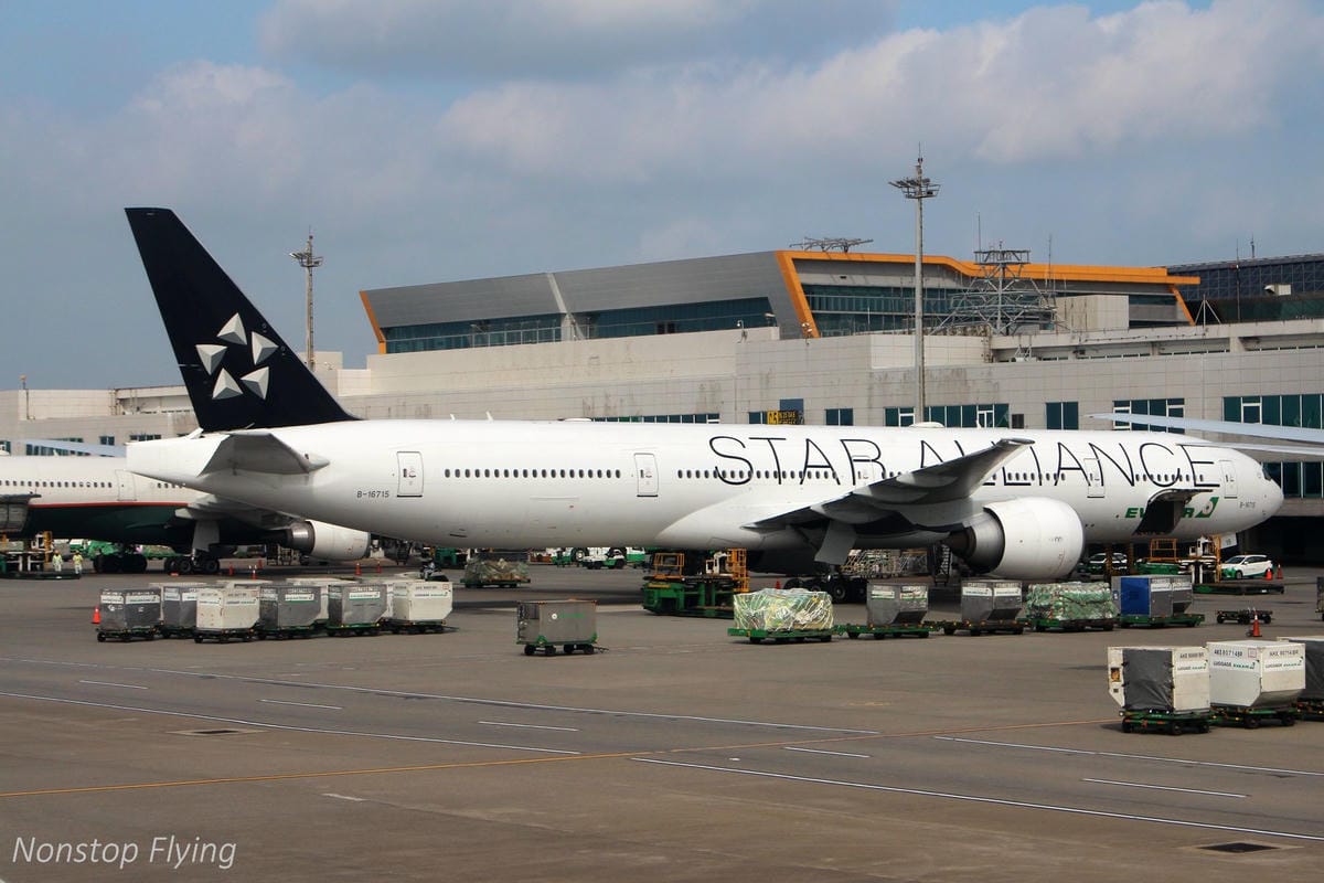 2018.05.16 長榮航空 BR851 台北-香港 777-300ER(豪華經濟艙座位)飛行記錄 - 第24張圖 2018.05.16 長榮航空 BR851 台北-香港 777-300ER(豪華經濟艙座位)飛行記錄